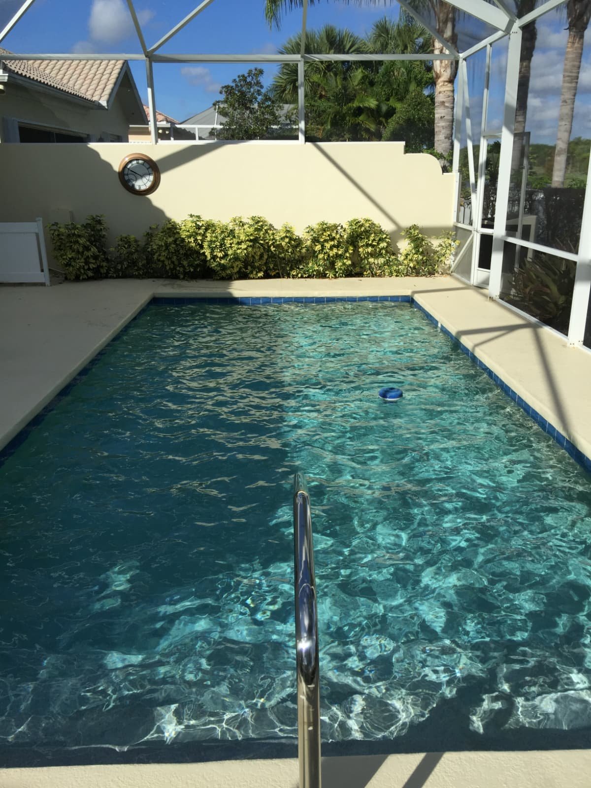 Residential pool service photo from Curveside Pools